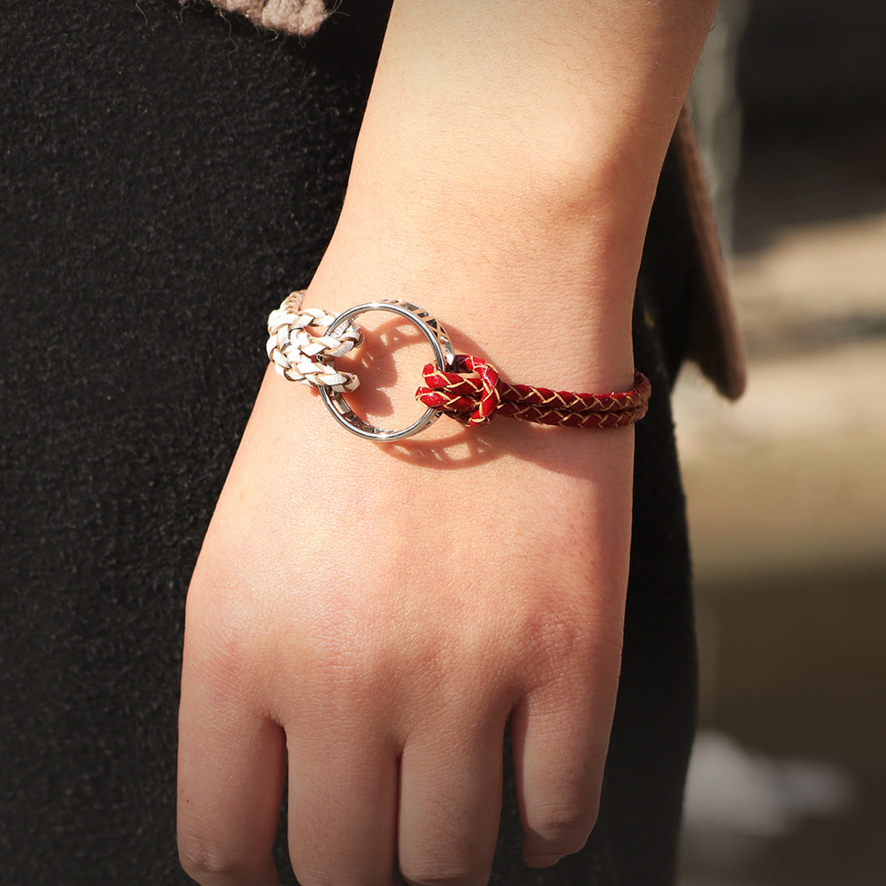 European and American Creative Light Luxury Bracelet for Women, Elegant Fashionable Fresh Style Cowhide Woven Bracelet with Roman Numeral Ring